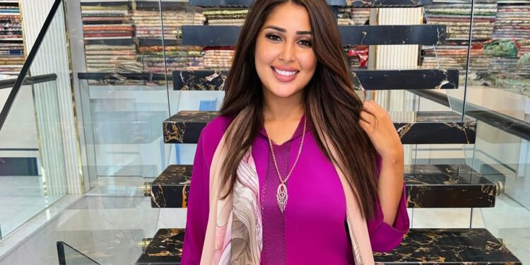 كنزة بيلا تحتفل بعيد ميلاد ابنتها الـ24 في أجواء عائلية مميزة