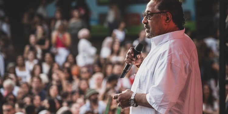 الشاب خالد يعلن تضامنه مع الجزائر بعد حرائق مدمرة ويطلق حملة لمساندة المتضررين