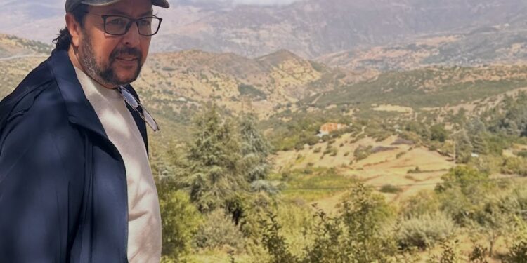 سعيد باي يشوق جمهوره لجديده الفني من قلب الجبال والريف