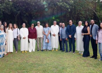 عزيز أخنوش يلتقي فنانين مغاربة لبحث واقع القطاع الثقافي وتحديات المهنيين