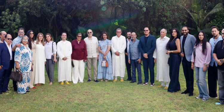 عزيز أخنوش يلتقي فنانين مغاربة لبحث واقع القطاع الثقافي وتحديات المهنيين