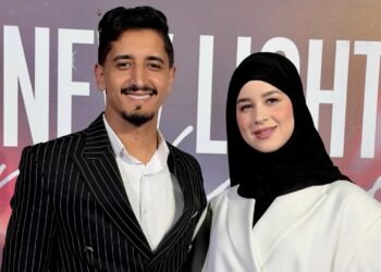 ياسر شقورز يهدي زوجته رجاء أحدث هاتف آيفون 18..ويشارك متابعيه هذه اللحظة