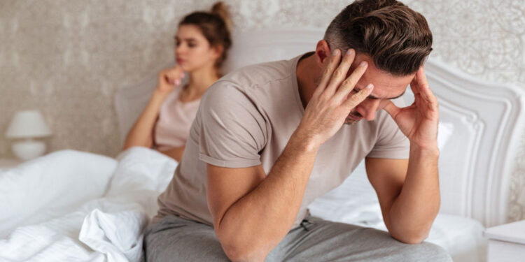 كيف يستعيد الزوج ثقة زوجته بقدراته بعد فترة طويلة من العجز بسبب المرض؟