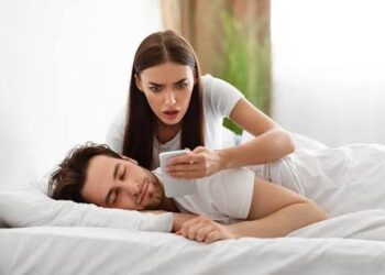 بعد الخيانة الزوجية..كيف تتعامل المرأة مع العلاقة الحميمة وتستعيد الثقة بزوجها؟