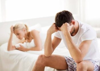 كيف تحمين علاقتك الزوجية عندما يواجه زوجك مشكلة جنسية؟