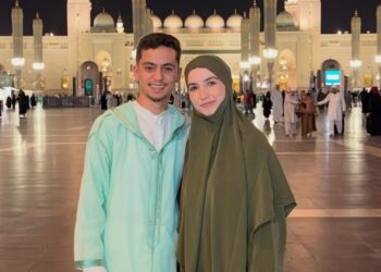 حسام وزوجته يوثقان أجواء العمرة من رحاب مكة
