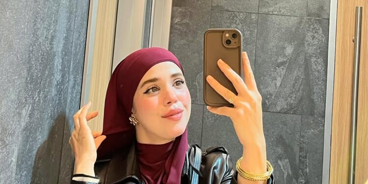 رجوى شانيل تعلن تخليها عن الحجاب وتثير الجدل..تفاصيل