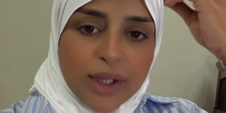 سناء شيكشوب ترد على الانتقادات وتوضح موقفها من ارتداء الحجاب
