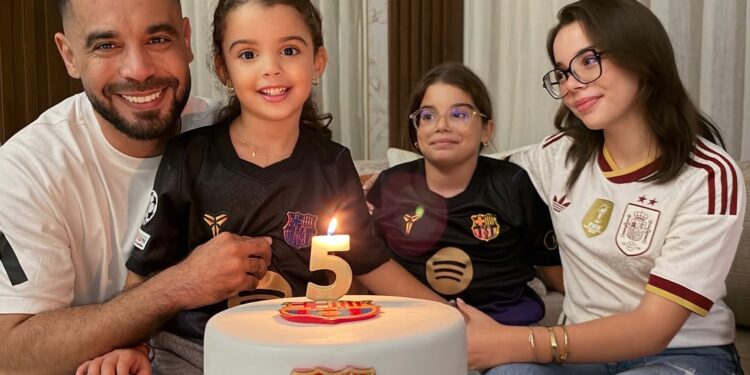 أسماء بيوتي تحتفل بعيد ميلاد ابنتها جنة وتهديها الذهب في أجواء عائلية مميزة